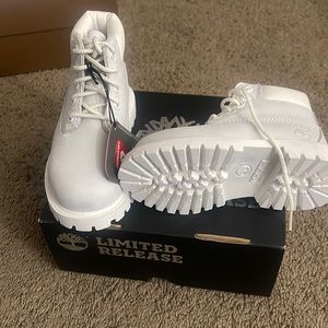 Timberland 6” Boots white